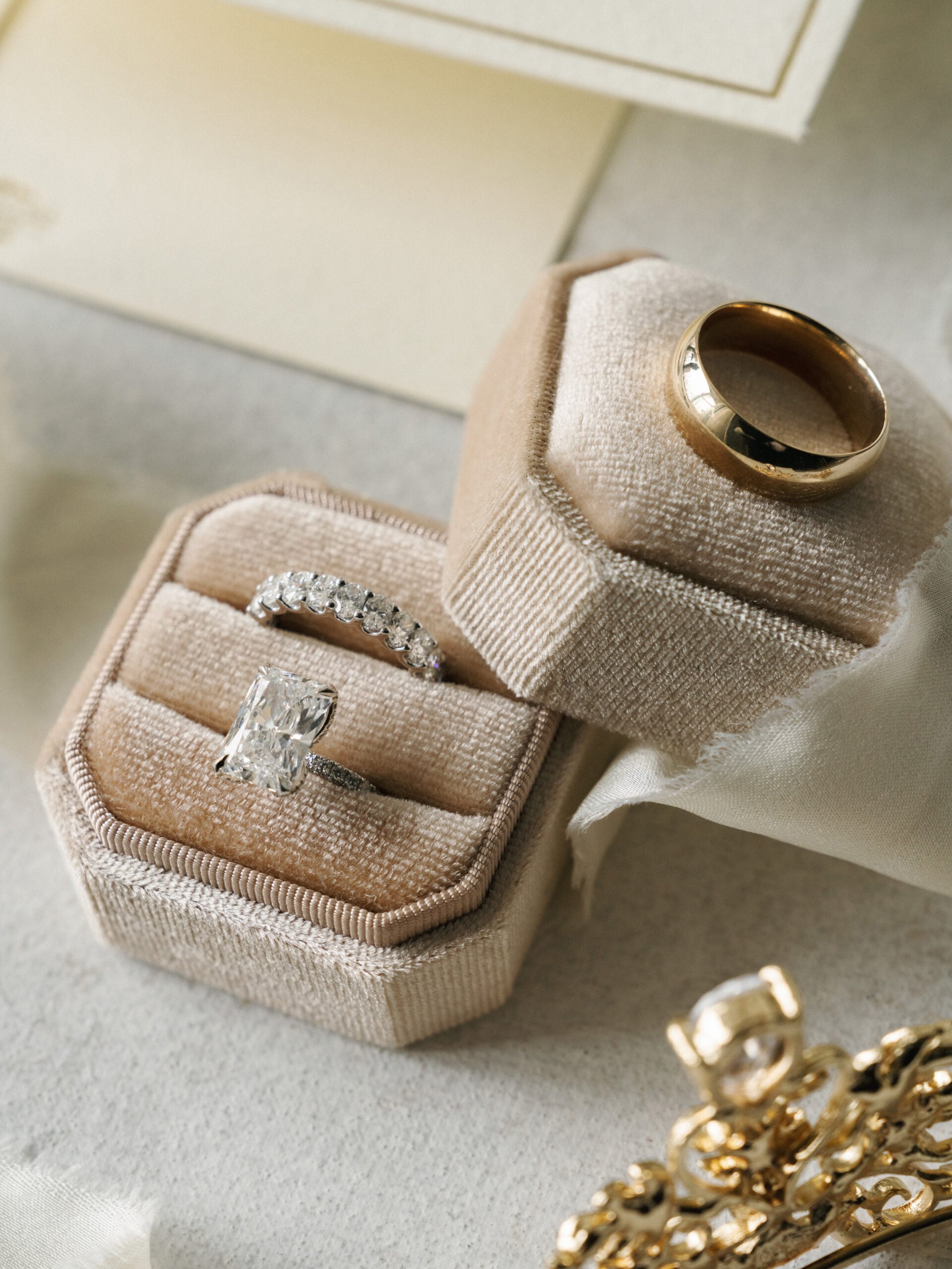 Wedding rings in a velvet box
