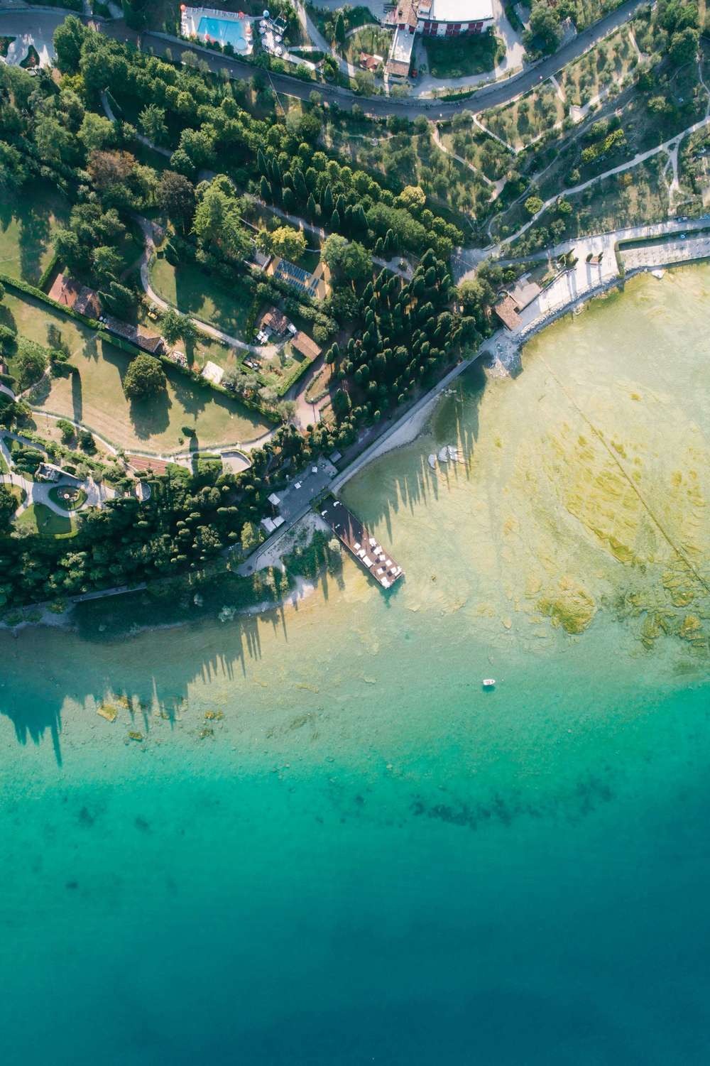 Clear turquoise water detail